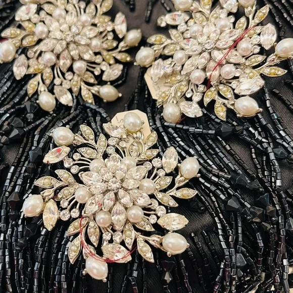 Elegant Silverplated brooch with faux pearls and rhinestones-brand new with tags - Picture 8 of 12